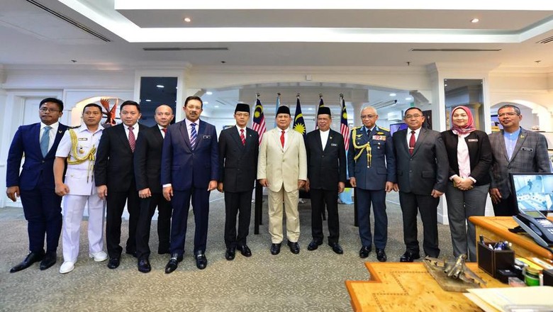 Bertemu Menhan Malaysia, Prabowo Akan Kirim Taruna untuk Belajar Bertemu Menhan Malaysia, Prabowo Akan Kirim Taruna untuk Belajar