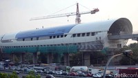 Proyek pembangunan LRT Jabodebek ini terus dikebut pasalnya ditargetkan dapat rampung pada pertengahan tahun 2021 mendatang.