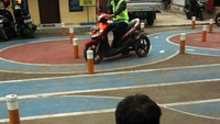 Hal ini bertujuan untuk mendorong kalangan penyandang disabilitas ikut menjaga ketertiban berlalu lintas di jalan raya.