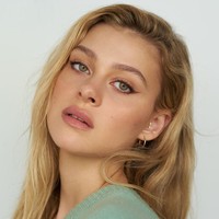 Sebelum bersama Brooklyn, Nicola pacaran dengan Anwar Hadid, adik dari Gigi Hadid. Keduanya putus pada Juni 2018.  Foto: dok. Instagram