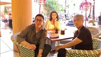 Saat mengunjungi Bali, Roy Kiyoshi dan rekan kerjanya mengunjung sebuah tempat makan yang bergengsi di sana. Foto: Instagram @Roykiyoshi