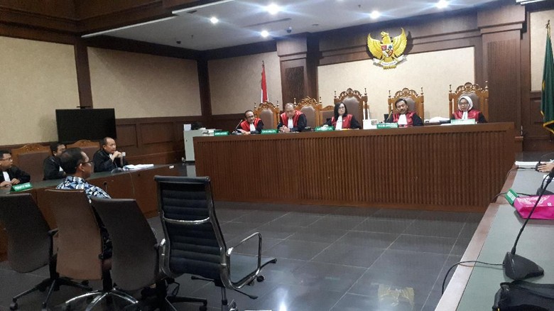 Pengacara Wawan Singgung UU KPK Baru di Sidang Eksepsi Pengacara Wawan Singgung UU KPK Baru di Sidang Eksepsi
