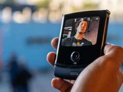 Tampang Motorola Razr Reborn Harga Rp 21 Juta