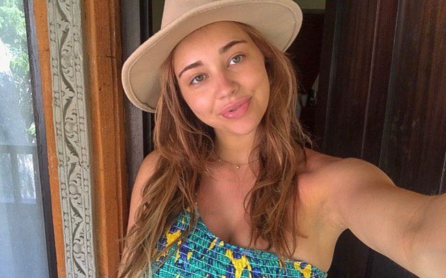 Kepada 7 News, Erin mengaku tidak merasakan tanda-tanda kehamilan seperti mual, pusing, tidak enak badan atau ngidam. Perut buncit selayaknya wanita hamil pun tak terlihat. Foto: Instagram/@erinlangmaid