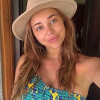 Kepada 7 News, Erin mengaku tidak merasakan tanda-tanda kehamilan seperti mual, pusing, tidak enak badan atau ngidam. Perut buncit selayaknya wanita hamil pun tak terlihat. Foto: Instagram/@erinlangmaid