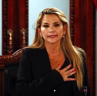 Menteri Dalam Negeri Eduardo del Castillo juga mengomentari kejadian yang menimpa  Jeanine Anez. Namun, menurut Castillo,   Jeanine hanya menderita goresan di lengannya dan kini dalam kondisi stabil. (Foto: AP Photo)