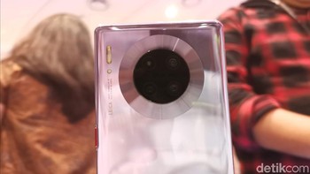 Mate 30 Pro mempunyai empat kamera, yaitu SuperSensing Camera, Cine Camera, kamera dengan lensa tele, dan kamera 3D Depth Sensing. Foto: detikINET/Anggoro Suryo Jati