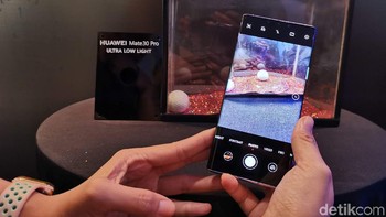 Hanya ada satu varian Mate 30 Pro yang dipasarkan di Indonesia, yaitu varian RAM/storage 8GB/256GB dengan warna silver. Foto: detikINET/Anggoro Suryo Jati