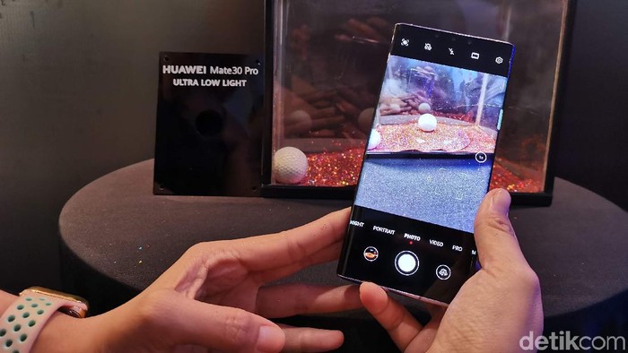 Huawei Mate 30 Pro. Foto: detikINET/Anggoro Suryo Jati Huawei Mate 30 Pro. Foto: detikINET/Anggoro Suryo Jati