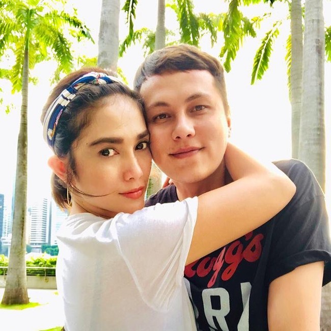 Suami dari Ussy Sulistiawaty, Andhika Pratama juga memiliki darah blasteran. Andhika memiliki dara campuran Belanda dari ayahnya. Foto: Instagram