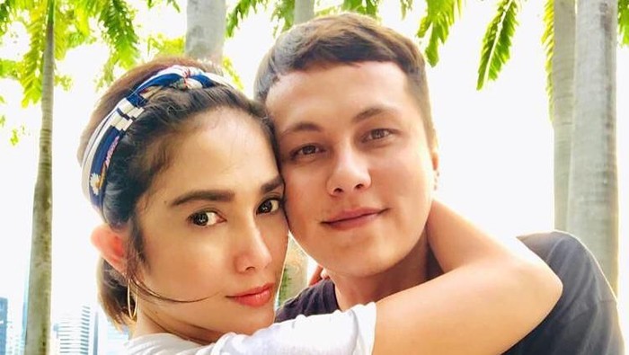Ussy Sulistiawaty dan Andhika Pratama