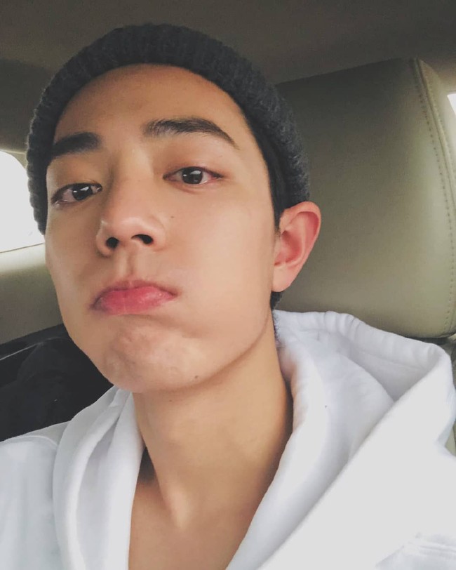 Xiao Zhan merupakan lulusan Modern International Art Design Academy di Chongqing Technology and Business University. Tak jauh berbeda dari kehidupannya sekarang, Xiao Zhan juga cukup populer di kampusnya. Dia tergabung dalam grup paduan suara dan memenangkan banyak penghargaan, yang membuatnya jadi idola kampus. Foto: Instagram/@xiaozhan.daytoy