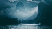 Waktu terbaik untuk menikmati Sungai Li adalah bulan April sampai Oktober. Kalau kamu datang di akhir bulan Mei sampai April, Li Jiang akan tambah romantis karena lebih banyak kabut. (iStock)
