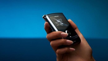 Bagian depan terdapat layar 2,7 inch. Foto: Digital Trends