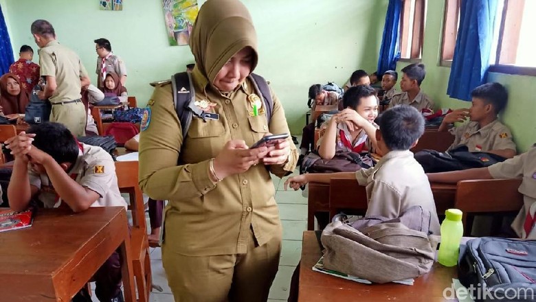 Duh, Puluhan HP Siswa di Sragen Simpan Konten Porno Duh, Puluhan HP Siswa di Sragen Simpan Konten Porno