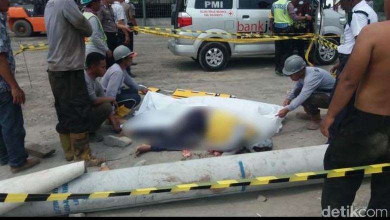 Seorang Buruh Pabrik Tewas Tertimpa Tiang Beton Saat Simulasi Bongkar Muat Seorang Buruh Pabrik Tewas Tertimpa Tiang Beton Saat Simulasi Bongkar Muat
