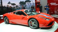Sedangkan dari pabrikan luar Jerman, ada mobil mewah asal Italia, Ferrari 458. Ozil pertama kali terlihat mengendarai mobil tersebut di Madrid pada tahun 2012. Mobil itu bisa melesat dari titik nol ke 100 km/jam dalam waktu 3,4 detik. Pool (evo.co.uk)