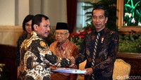 Menteri Kesehatan (Menkes) Terawan Agus Putranto juga turut hadir untuk menerima DIPA 2020 yang diserahkan oleh Presiden Joko Widodo.