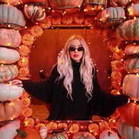 Hasil edit foto wajahnya yang tidak masuk akal ini pun sangat disayangkan oleh netizen, karena Tana sudah terlihat memukau dalam foto aslinya. Foto: Instagram