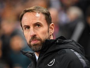 Southgate Kecam Suporter Inggris yang Soraki Joe Gomez