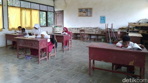  Proses belajar mengajar di SDN 004, Berambai, Sempaja Utara, Samarinda, Kaltim, memprihatinkan.