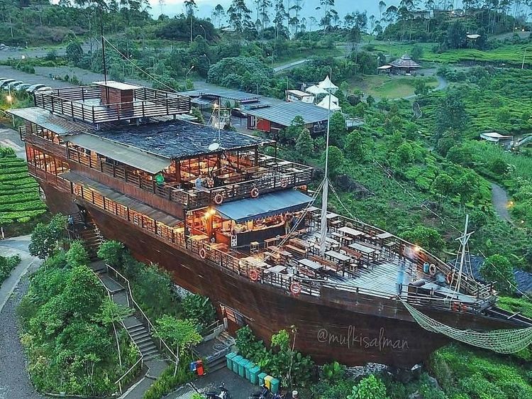 10 Tempat di Bandung ini Menawarkan Makan dengan Pemandangan yang Indah