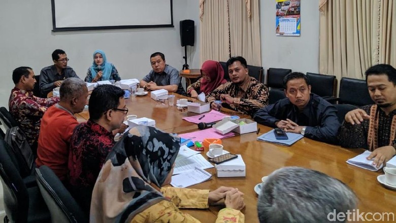Giliran Panitia Test Perangkat Desa yang Dipanggil DPRD Ponorogo Giliran Panitia Test Perangkat Desa yang Dipanggil DPRD Ponorogo