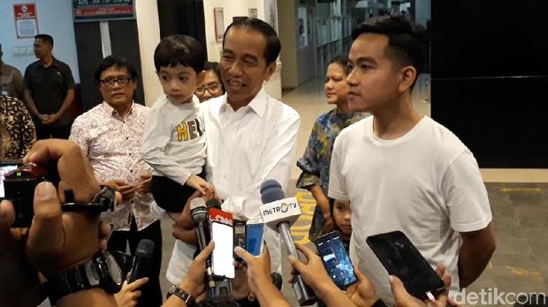 Lahirnya La Lembah Manah, Cucu Ketiga yang Bikin Jokowi Semringah