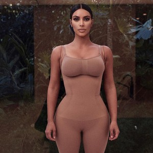 Kim Kardashian Jual Plester Payudara Rp 400 Ribuan, Dihujat Tapi Sold Out Kim Kardashian Jual Plester Payudara Rp 400 Ribuan, Dihujat Tapi Sold Out