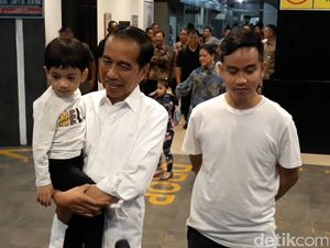 Usai Dampingi Gibran Umumkan Nama Bayi, Jokowi Tinggalkan RS PKU Solo