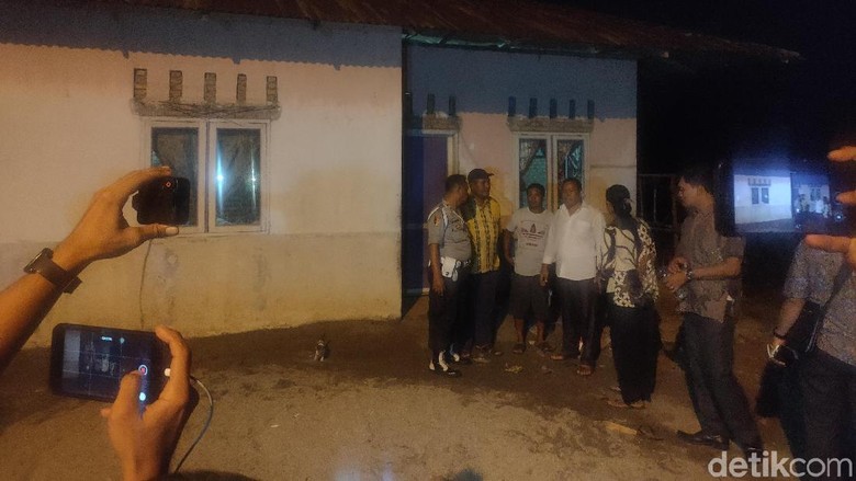 Polisi Sita Paku Usai Geledah di Belawan Terkait Bom Medan Polisi Sita Paku Usai Geledah di Belawan Terkait Bom Medan