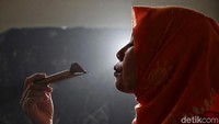 Elemwe yang memproduksi batik betawi itu didirikan oleh Liliy Mariasari pada 2015 lalu. 