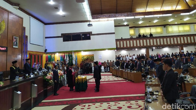 Ketua-Wakil Ketua DPR Aceh Resmi Dilantik Ketua-Wakil Ketua DPR Aceh Resmi Dilantik