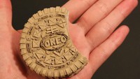 Siapa mau potongan Oreo? Eits! Biskuit ini tak bisa dimakan ya! Semuanya hanya untuk replika saja. Foto: Instagram monamincb