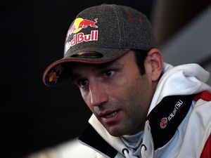 Ngeri! Johann Zarco Jungkir Balik Ditabrak Motor KTM di Valencia
