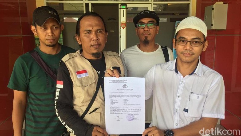 Tak Cukup Maaf untuk Penghina Almarhum Ustaz Taufik Hasnuri Tak Cukup Maaf untuk Penghina Almarhum Ustaz Taufik Hasnuri