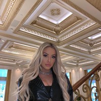 Pengeditan yang dilakukan Youtuber berusia 21 tahun ini mengubah bentuk wajahnya dengan perubahan struktur rahangnya. Menjenuhkan warna kulit dan alisnya. Serta mengubah bentuk dan ukuran mata dan bibirnya. Foto: Instagram