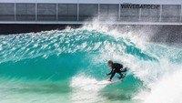 Apabila sudah resmi dibuka, nantinya URBNSURF dipastikan jadi rumah bagi komunitas peselancar Negara Bagian Victoria, Australia. Bagi turis, URBNSURF juga bisa jadi destinasi wisata menarik yang bisa dikunjungi. Terlebih lokasinya tak jauh dari Bandara Melbourne (@urbnsurf/Twitter)