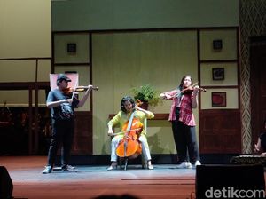 Veronica Tan Gandeng Kedua Anaknya Tampil di Operet Aku Anak Rusun 2