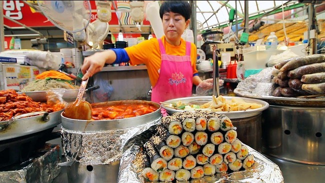 Bikin Kenyang! Jajan Mandu hingga Yangnyeom Tongdak yang Gurih