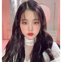 6. IZ*ONE WonyoungDalam sebuah episode daru program tv TMI News, para dokter bedah plastik memberikan opini mereka pada penampilan wajah idol yang dinilai terbaik atau tercantik. Wonyoung pun masuk dalam daftar Face Wannabe Female Stars ini sebagai idol dengan wajah paling memikat. Dinilai mirip aktris Jun Ji Hyun, penampilan remaja 16 tahun itu semakin menarik atensi dengan tubuhnya yang tinggi.Foto: Instagram Izone