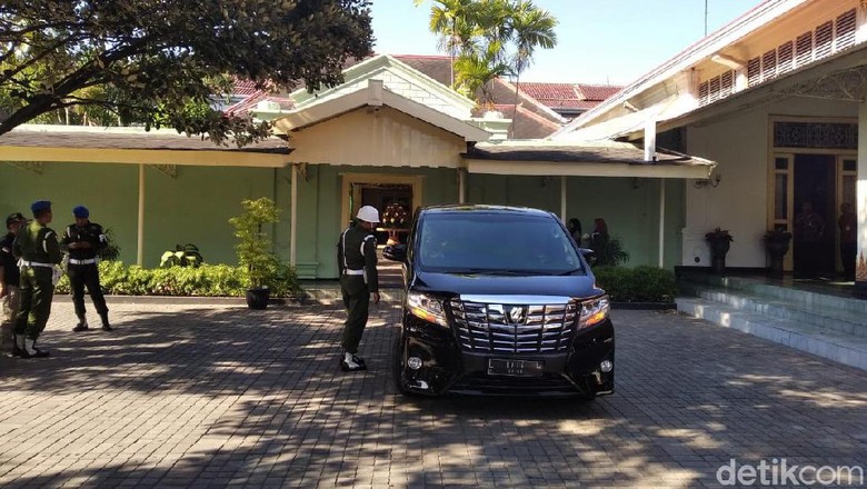 Jusuf Kalla Gelar Pertemuan Tertutup dengan Sultan HB X di Yogya Jusuf Kalla Gelar Pertemuan Tertutup dengan Sultan HB X di Yogya