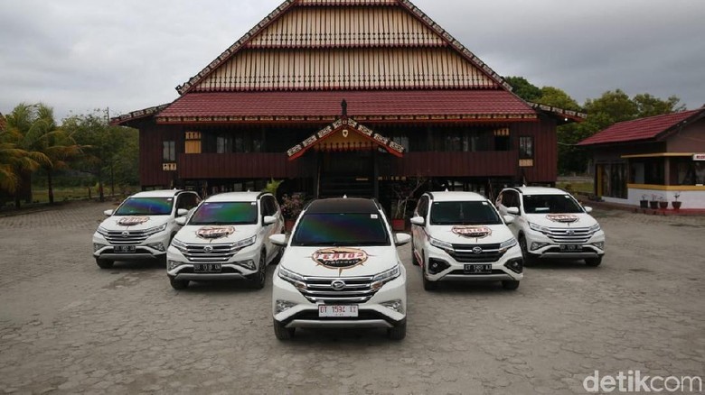 Rumah Adat Mekongga yang terletak ± 50 Km dari Bandara Sangia Ni Bendera ini merupakan duplikasi dari rumah peninggalan Raja Sangia Larumbalangi yang terkenal. Foto: Rangga Rahadiansyah Rumah Adat Mekongga yang terletak ± 50 Km dari Bandara Sangia Ni Bendera ini merupakan duplikasi dari rumah peninggalan Raja Sangia Larumbalangi yang terkenal. Foto: Rangga Rahadiansyah