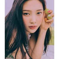Park Soo Young atau Joy juga dikenal sebagai salah satu visual dalam grupnya, Red Velvet. Berbeda dengan kebanyakan idol, Joy tampil mempesona dengan wajah lebih lebar yang membuatnya unik. Foto: Instagram Red Velvet