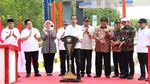 Jokowi Resmikan Tol Terpanjang RI