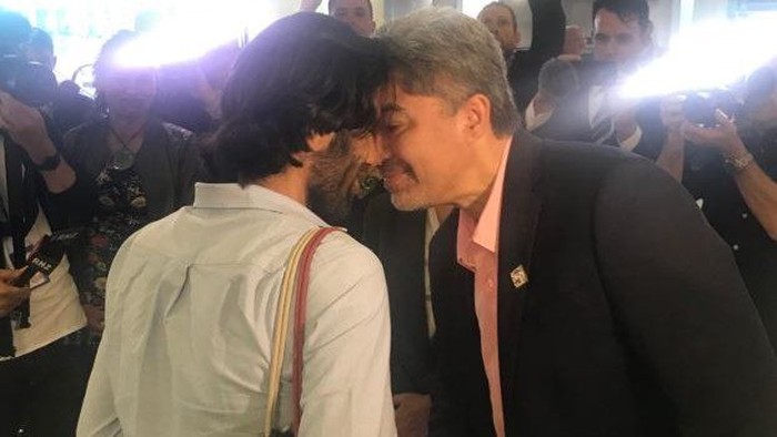 Pengungsi Kurdi Behrouz Boochani Tiba di Selandia Baru dari Papua Nugini