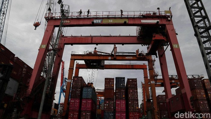 Pemerintah menargetkan pertumbuhan ekonomi Indonesia dapat menembus 5,3% di tahun 2020. BI pun optimis kabinet baru Jokowi dapat percepat laju ekonomi RI.