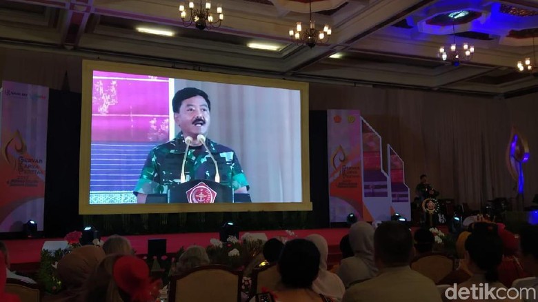 Panglima TNI Harap Gebyar Karya Pertiwi Tingkatkan Ekonomi Kerakyatan Panglima TNI Harap Gebyar Karya Pertiwi Tingkatkan Ekonomi Kerakyatan