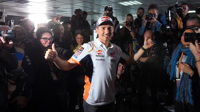 Usai pensiun, Jorge Lorenzo ingin libur panjang dulu sebelum merencanakan masa depan. ( Foto: Jose Jordan / AFP) Usai pensiun, Jorge Lorenzo ingin libur panjang dulu sebelum merencanakan masa depan. ( Foto: Jose Jordan / AFP)