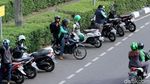 Jangan Ditiru! Motor Parkir Sembarangan di Kawasan Senayan
